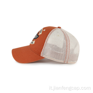 Cappello trucker con logo personalizzato in feltro lavato